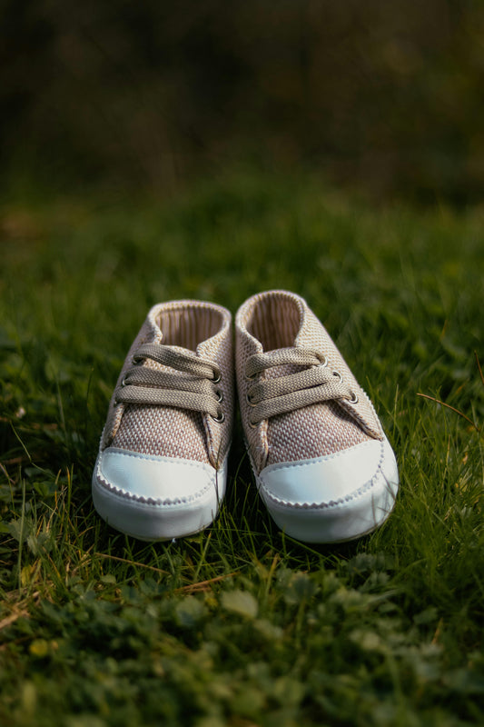 Comment choisir les premières chaussures de bébé