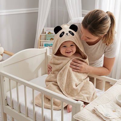 cape de bain pour bebe avec maman beize