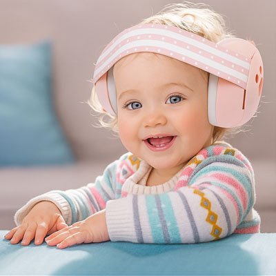 Casque anti bruit bébé rose bébé souriant