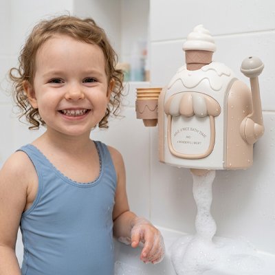 Jouet baignoire bebe content