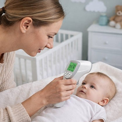 thermomètre frontal avec maman